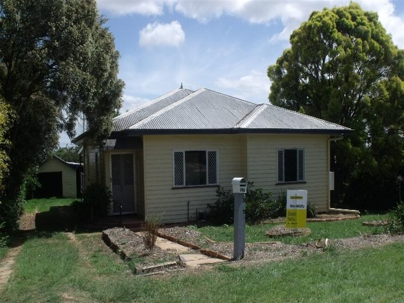 27 Fitzroy Street, Kingaroy QLD 4610