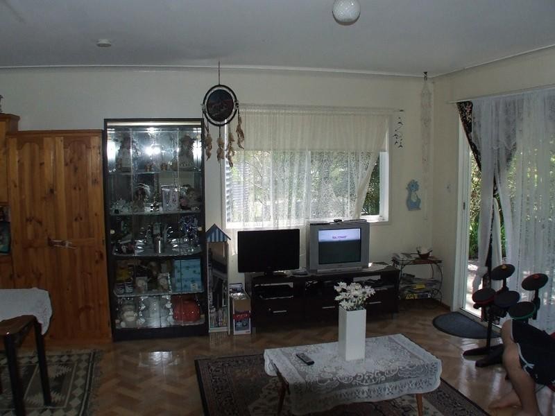 8 Farr Court, Nanango QLD 4615