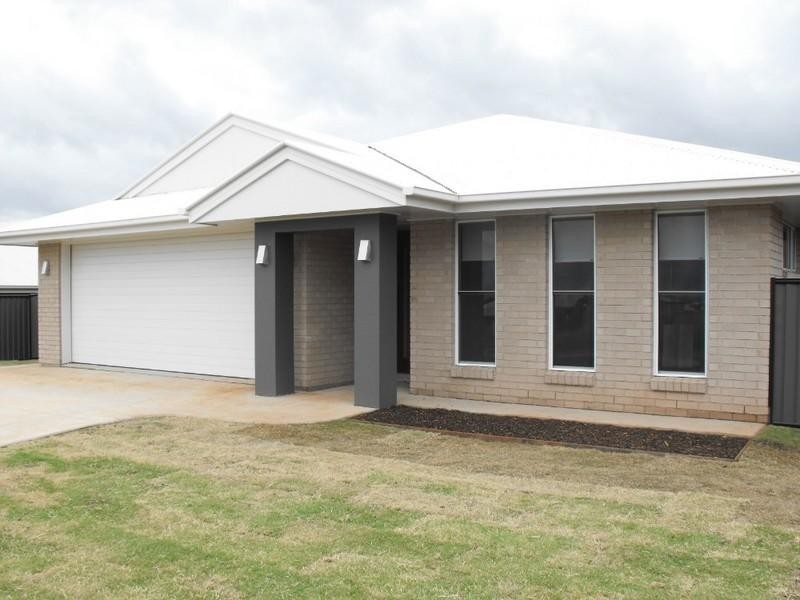 10 Allan Place, Kingaroy QLD 4610