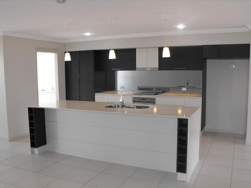 10 Allan Place, Kingaroy QLD 4610