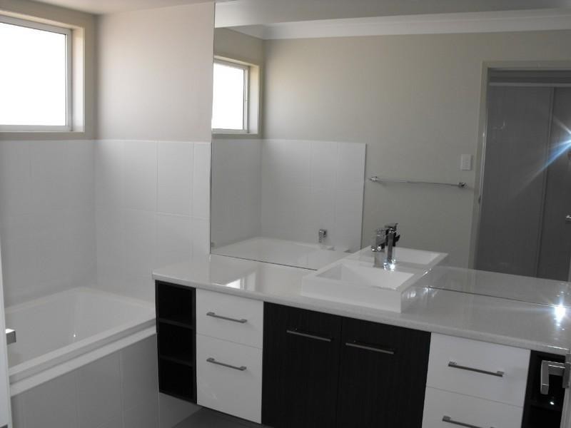 10 Allan Place, Kingaroy QLD 4610