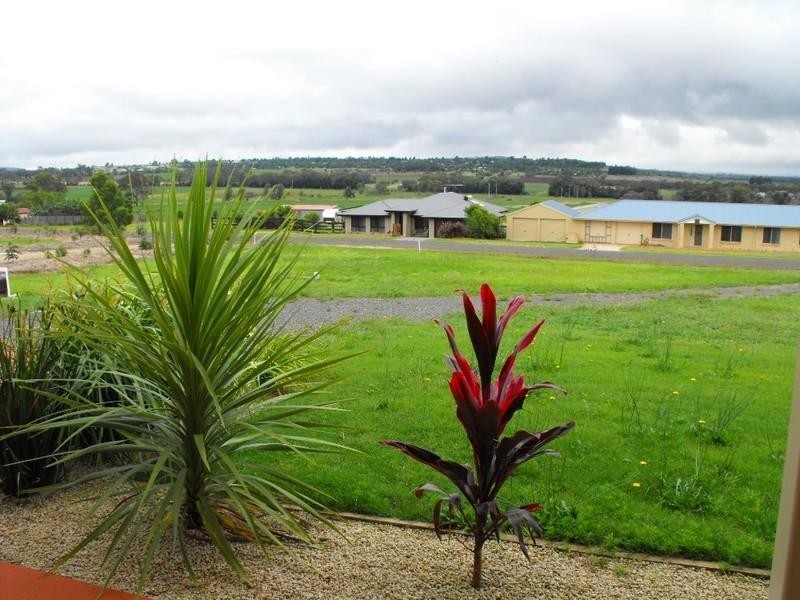 35 Sonaree Drive, Kingaroy QLD 4610
