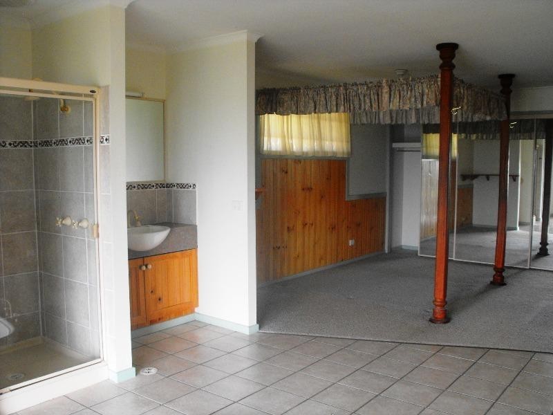 43 North Kerton Road, Nanango QLD 4615