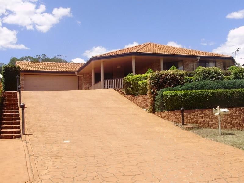 28 Adermann Drive, Kingaroy QLD 4610