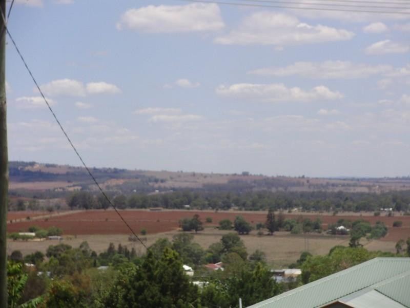 28 Adermann Drive, Kingaroy QLD 4610