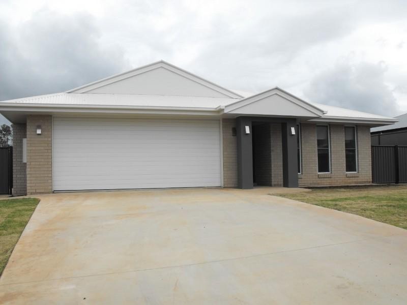 10 Allan Place, Kingaroy QLD 4610