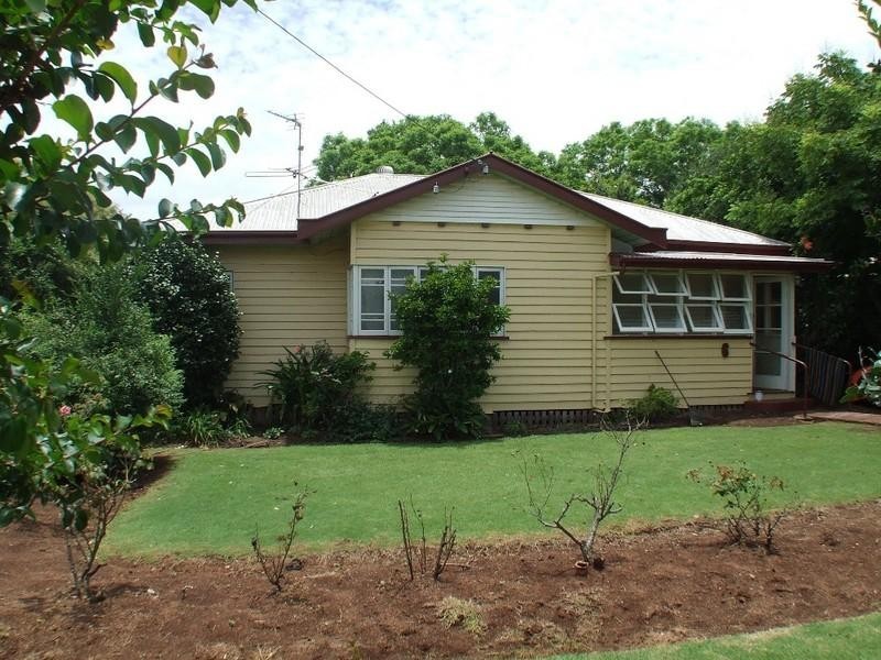 6 Jean Street, Kingaroy QLD 4610