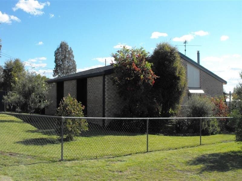 19 Hunter Street, Nanango QLD 4615