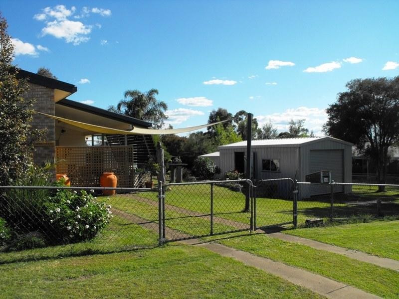 19 Hunter Street, Nanango QLD 4615