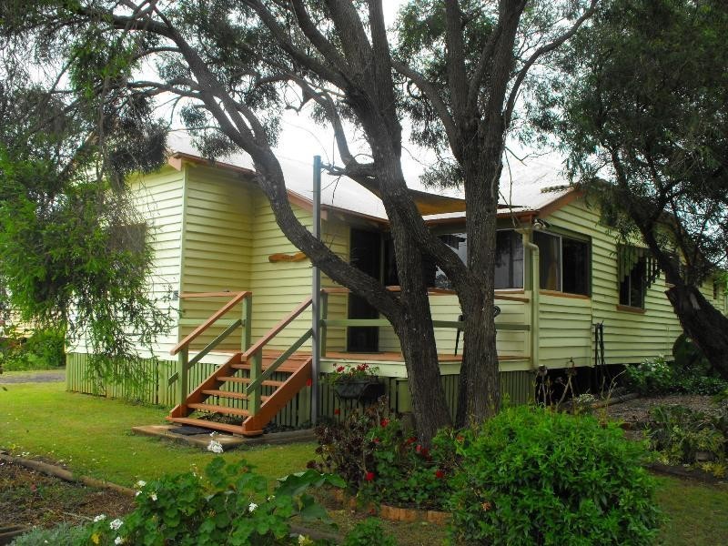 21 Andrew Street, Wooroolin QLD 4608