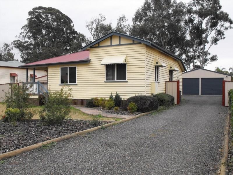 18 Martin Place, Kingaroy QLD 4610