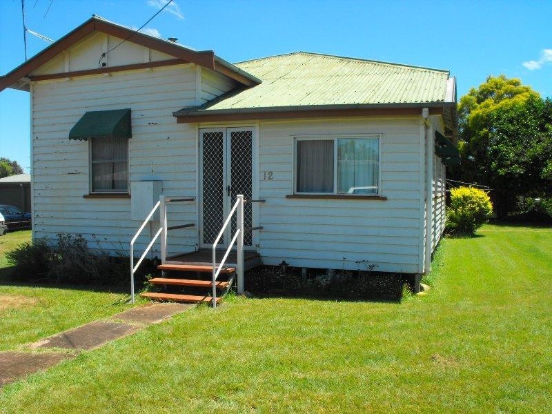 12 Earl Street, Kingaroy QLD 4610
