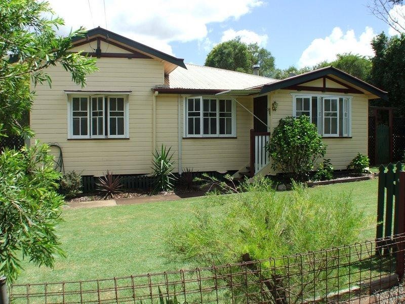 11 Gooyong Street, Kingaroy QLD 4610
