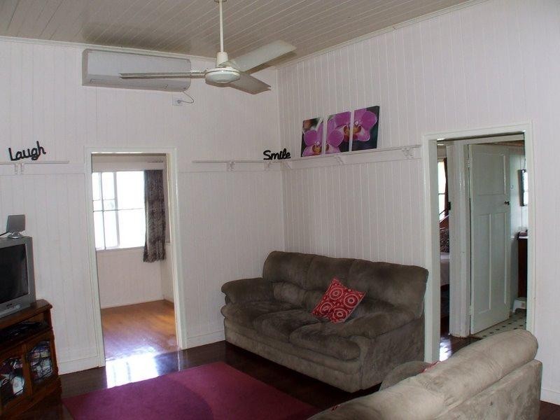 11 Gooyong Street, Kingaroy QLD 4610