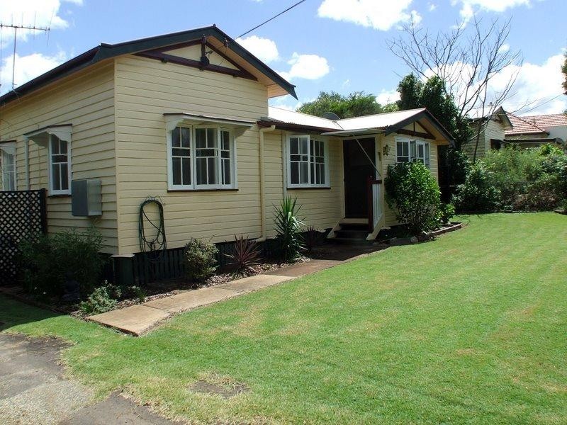 11 Gooyong Street, Kingaroy QLD 4610