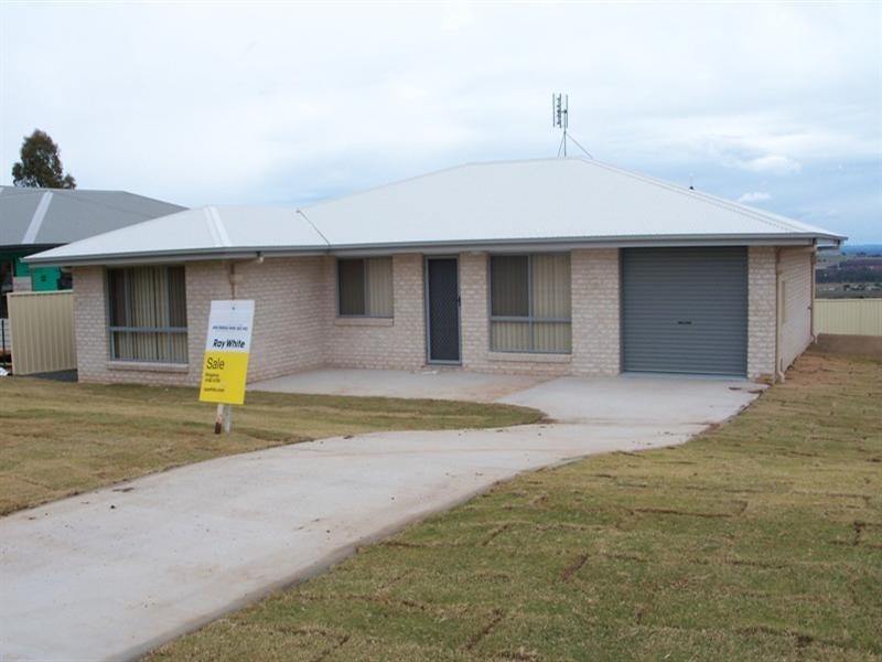 35 Bridgeman Parade, Kingaroy QLD 4610