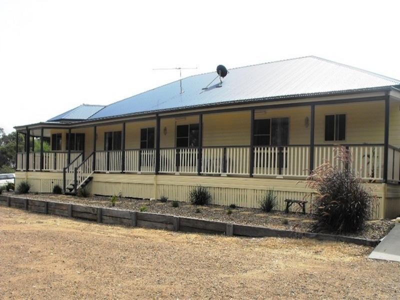 2 Dalkeith Street, Nanango QLD 4615