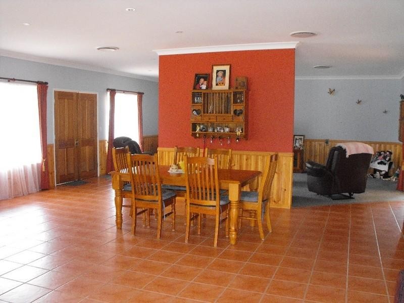 2 Dalkeith Street, Nanango QLD 4615