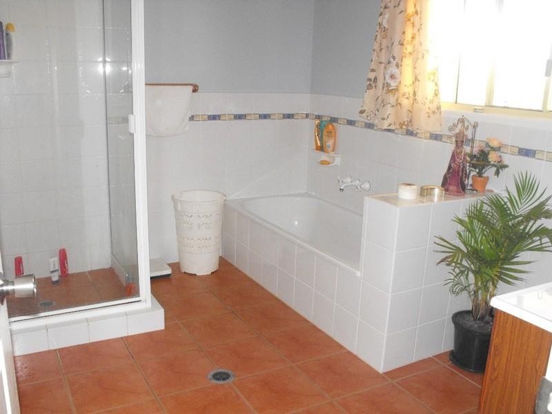 2 Dalkeith Street, Nanango QLD 4615