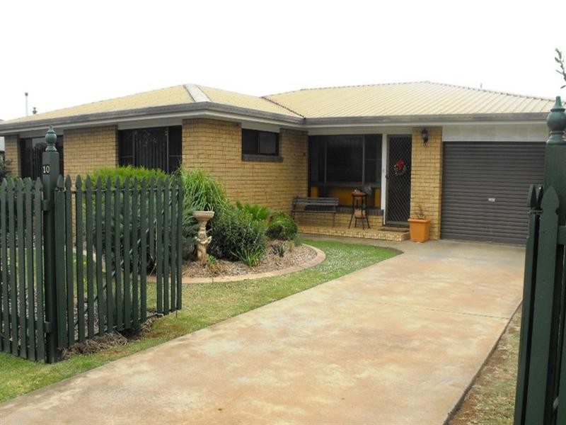 10 Gladys Street, Kingaroy QLD 4610