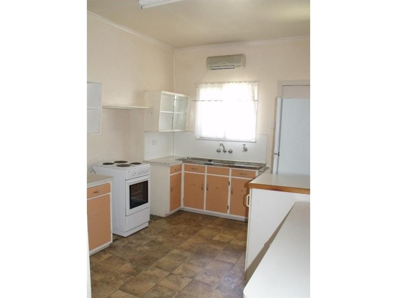 16 Knight Street, Kingaroy QLD 4610