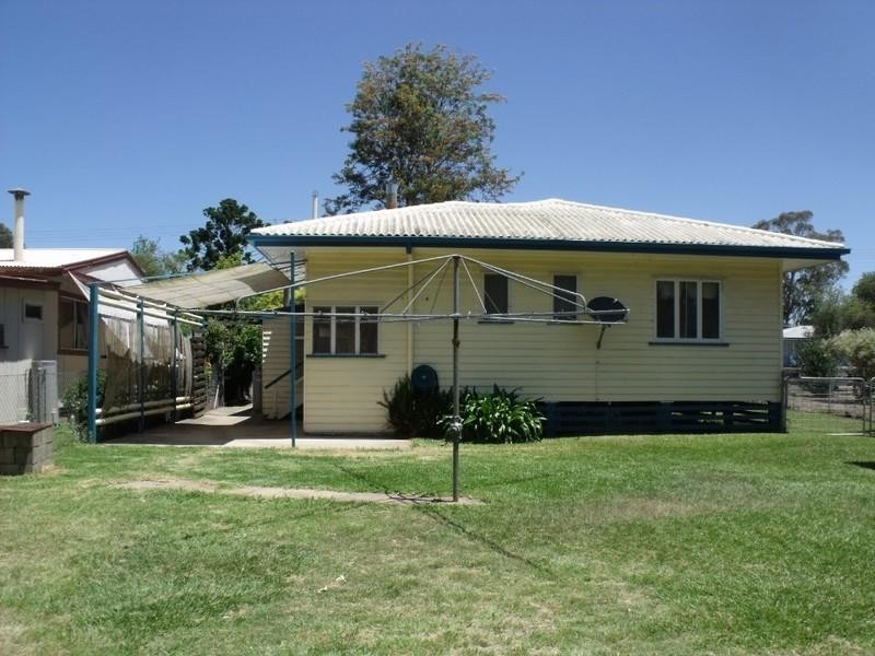 16 Knight Street, Kingaroy QLD 4610