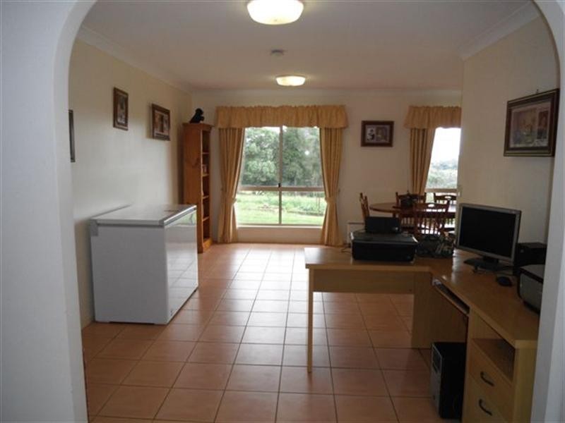 34 North Kerton Road, Nanango QLD 4615