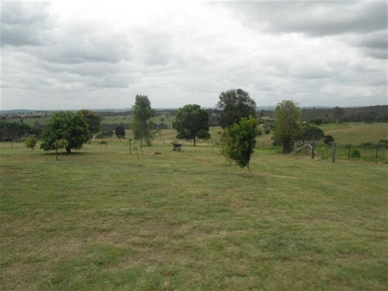 34 North Kerton Road, Nanango QLD 4615