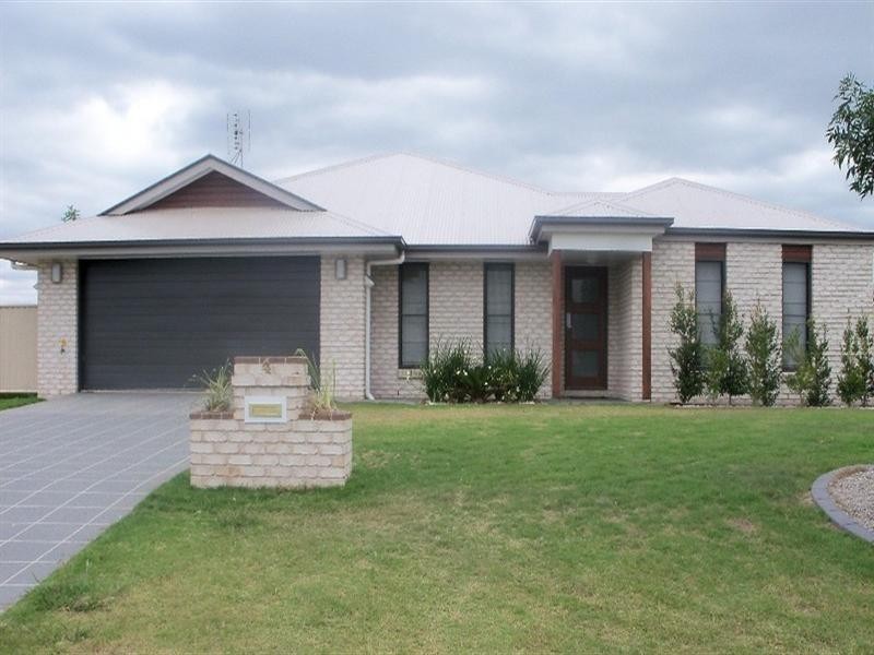 4 Bridgeman Parade, Kingaroy QLD 4610