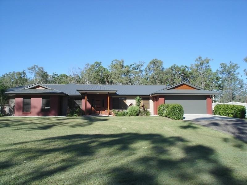 35 Tara Avenue, Nanango QLD 4615