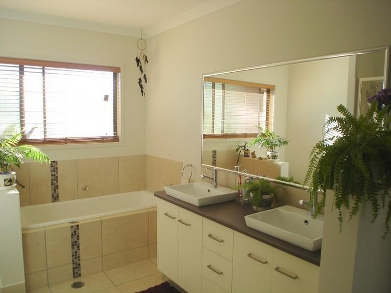 35 Tara Avenue, Nanango QLD 4615