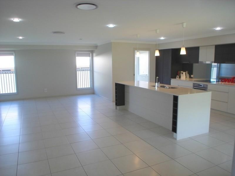 10 Allan Place, Kingaroy QLD 4610