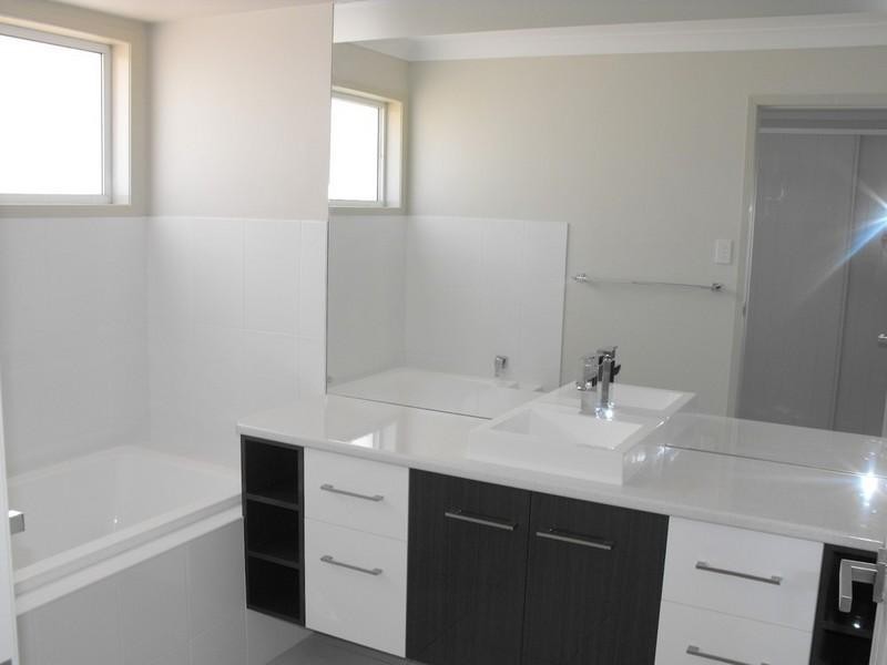 10 Allan Place, Kingaroy QLD 4610