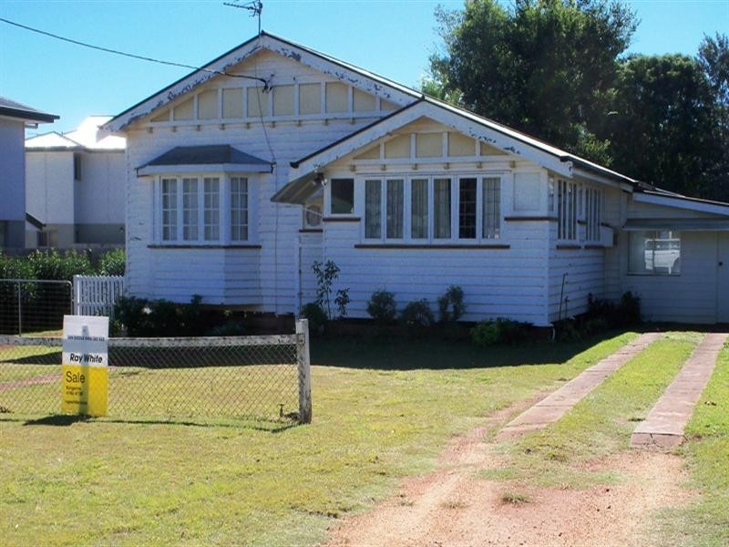 4 Gladys Street, Kingaroy QLD 4610