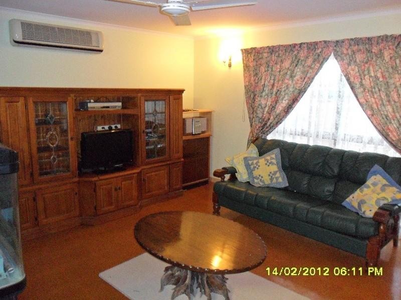 16 Eagle Street, Nanango QLD 4615