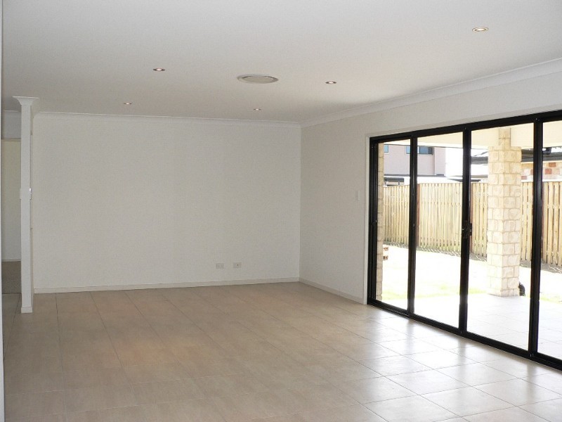 8 Runway Drive, Upper Coomera QLD 4209