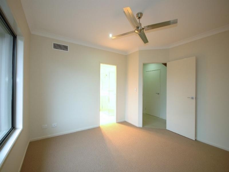 2/12 Drake Avenue, Paradise Point QLD 4216