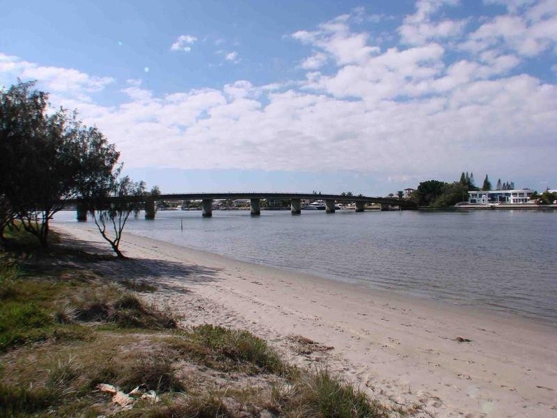 2/12 Drake Avenue, Paradise Point QLD 4216