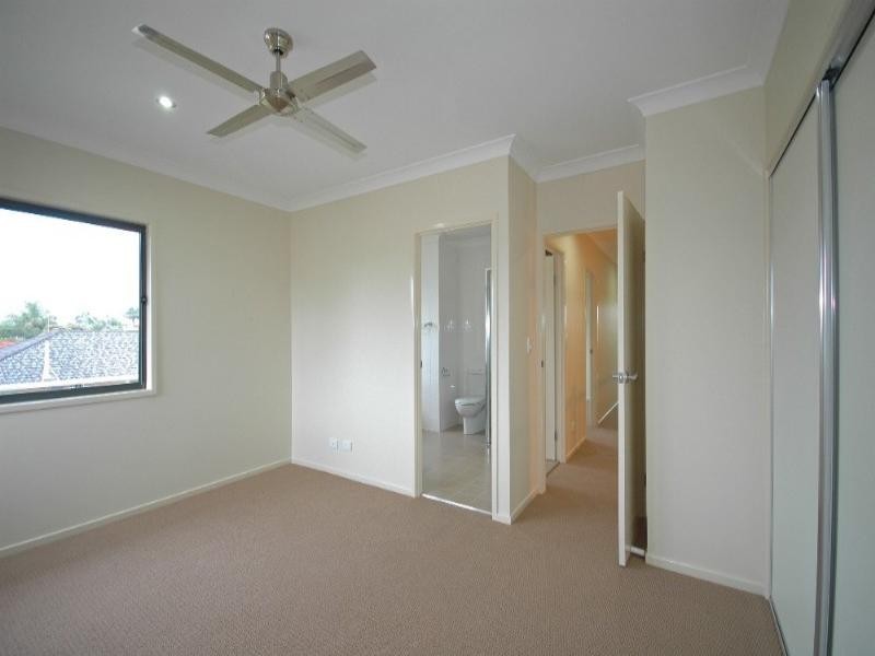 2/12 Drake Avenue, Paradise Point QLD 4216