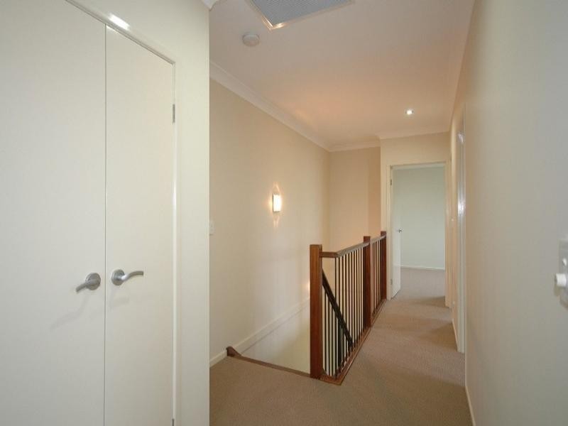 2/12 Drake Avenue, Paradise Point QLD 4216