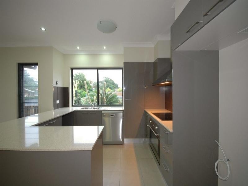 1/12 Drake Avenue, Paradise Point QLD 4216