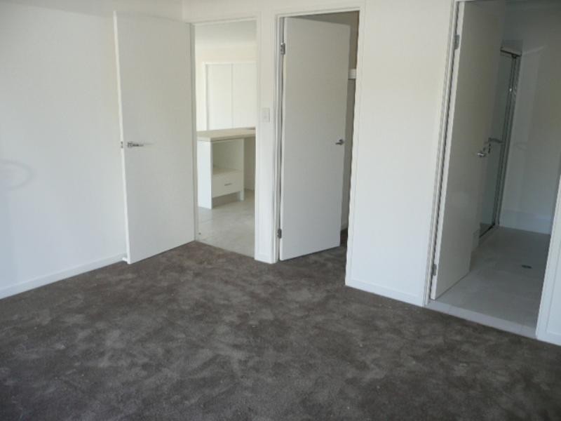 Pacific Pines QLD 4211