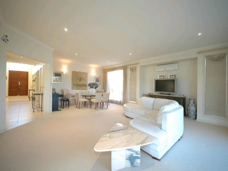 45 Brittany Drive, Oxenford QLD 4210