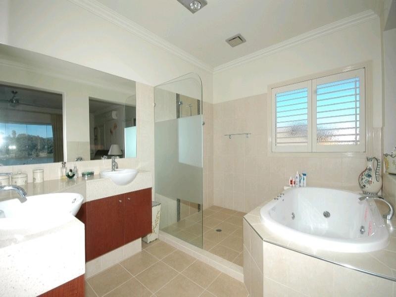 45 Brittany Drive, Oxenford QLD 4210