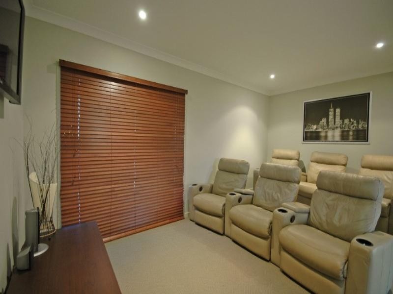 18 Craigs Way, Maudsland QLD 4210