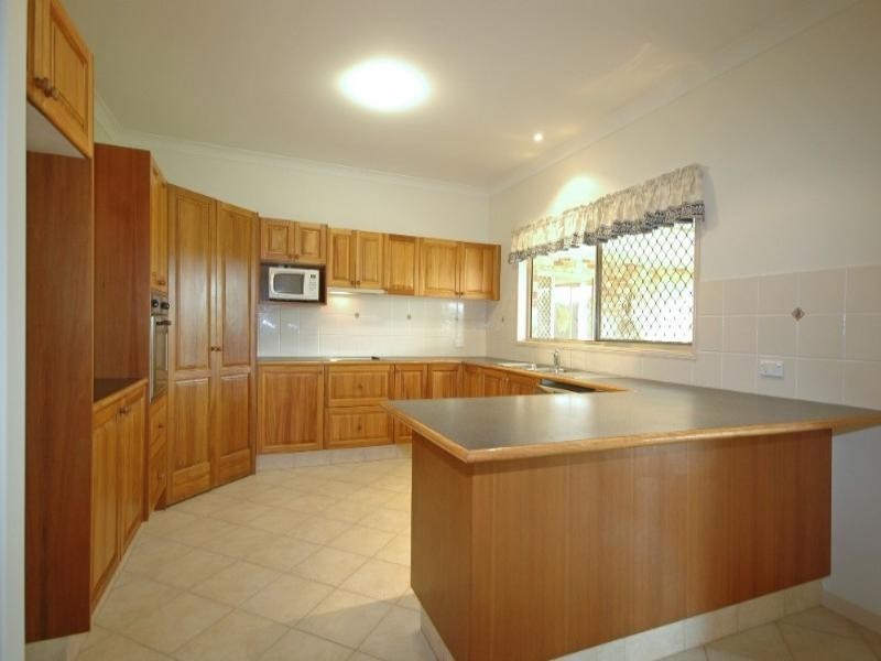 8 Oregon Way, Oxenford QLD 4210