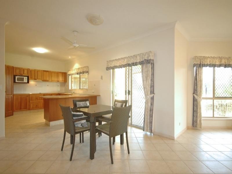 8 Oregon Way, Oxenford QLD 4210