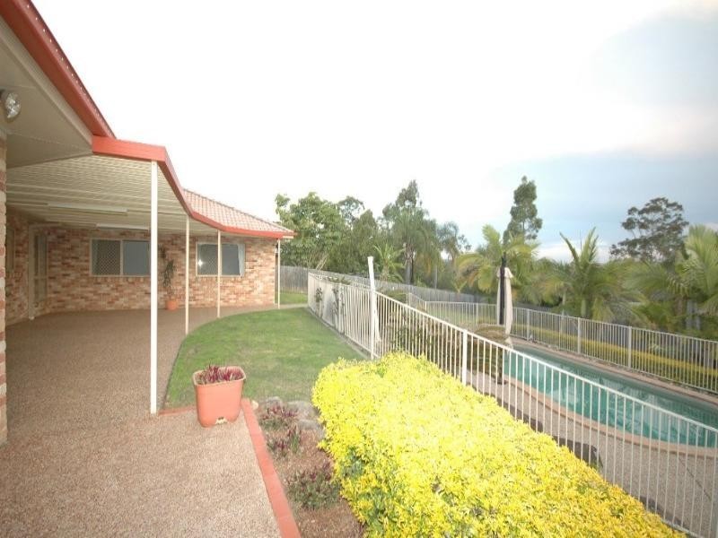 8 Oregon Way, Oxenford QLD 4210