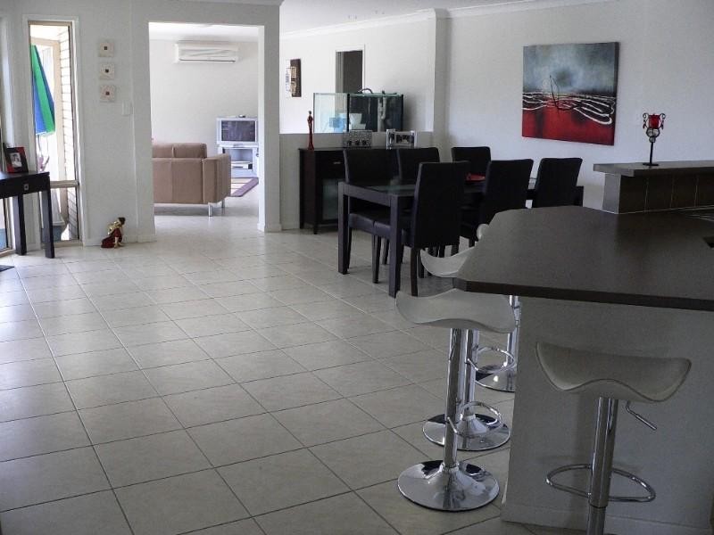 9 Victoria Drive, Pacific Pines QLD 4211