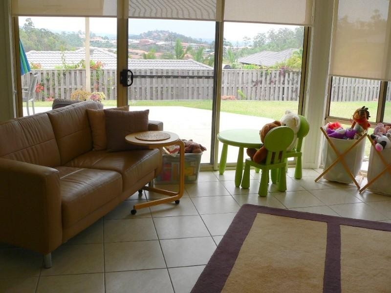 9 Victoria Drive, Pacific Pines QLD 4211